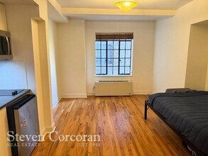 25 Tudor City Pl in New York, NY - Building Photo - Building Photo