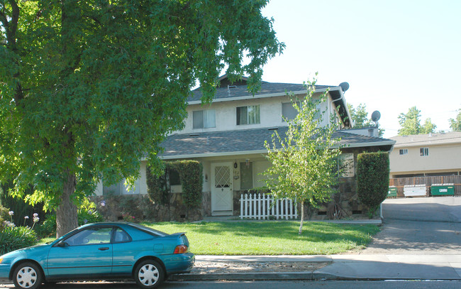 182 Echo Ave in Campbell, CA - Foto de edificio - Building Photo