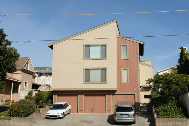 528 Grand Ave in South San Francisco, CA - Building Photo - Building Photo