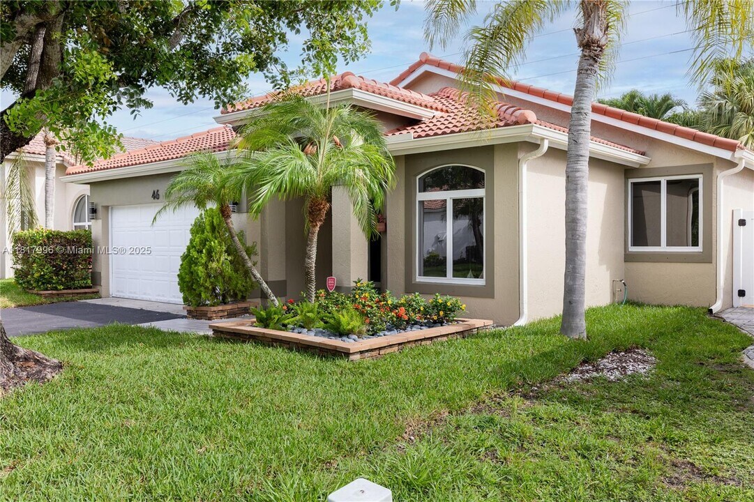 46 Gables Blvd in Weston, FL - Building Photo