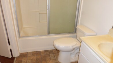 5271 Huntington Dr N in Los Angeles, CA - Building Photo - Building Photo