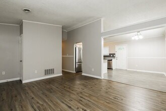 8450 N Pond Dr in Riverdale, GA - Building Photo - Building Photo