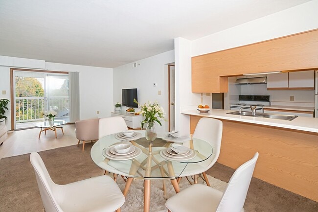 Pine Creek Apartments in Clio, MI - Foto de edificio - Building Photo