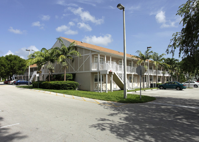 Wellington Manor Apartments in Miami, FL - Foto de edificio - Building Photo