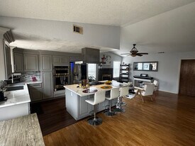 571 Reisling Ct in Manteca, CA - Building Photo