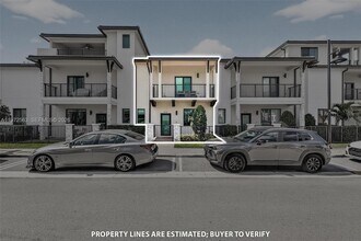 4546 NW 83rd Ave in Doral, FL - Building Photo - Building Photo