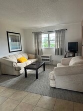 Ocean Shore Villa in Palm Coast, FL - Foto de edificio - Building Photo