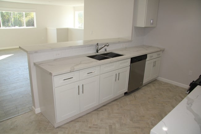 7359 Kester Ave in Van Nuys, CA - Building Photo - Interior Photo