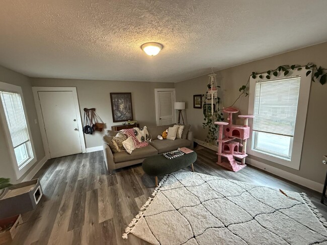 437 4th St NW-Unit -2 in Grand Rapids, MI - Building Photo - Building Photo
