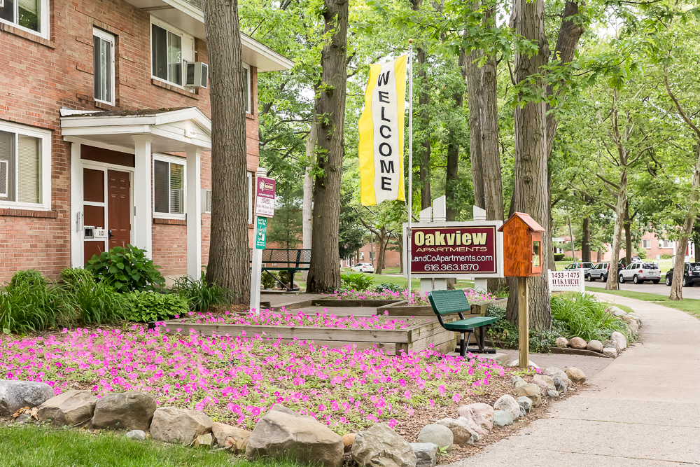 Oakview Apartments in Grand Rapids, MI - Building Photo