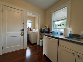109 Birch St, Unit 3 in Boston, MA - Building Photo - Building Photo