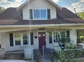 209 Laurel St in Hazard, KY - Building Photo