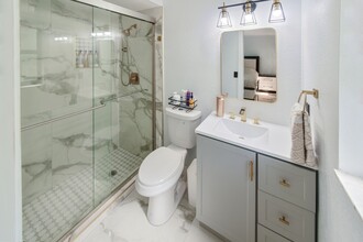 1072 Fernlea Dr in West Palm Beach, FL - Foto de edificio - Building Photo