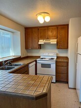 1309 SW Hilary St in McMinnville, OR - Building Photo - Building Photo
