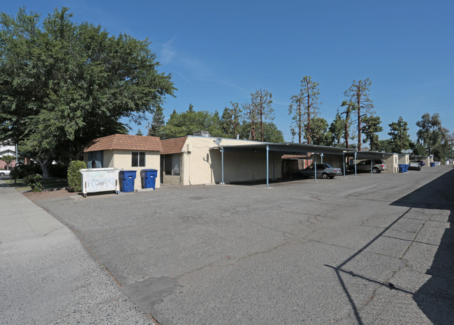 451-491 Minnewawa Ave in Clovis, CA - Building Photo - Building Photo