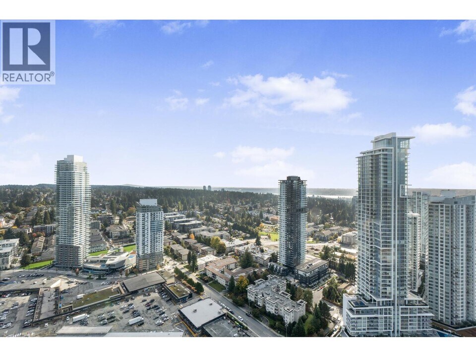 720 Farrow St in Coquitlam, BC - Building Photo