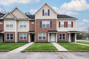 973 Astor Ave in Forest Park, GA - Building Photo