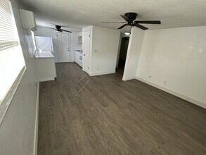 5446 Lisa Cir in Zephyrhills, FL - Foto de edificio - Building Photo