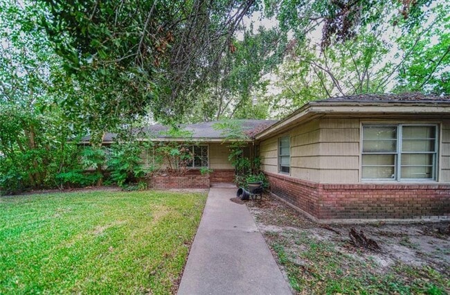 7018 Alder Dr