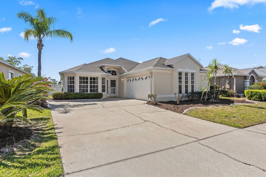 106 Carnival Dr in Daytona Beach, FL - Building Photo
