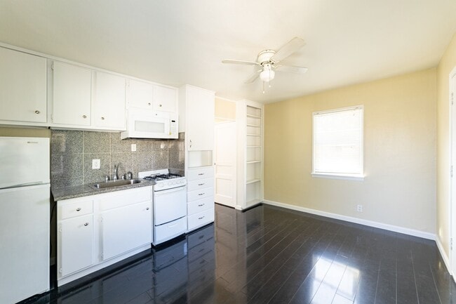 1911 Church St, Unit 1917 #4 in Costa Mesa, CA - Building Photo - Building Photo