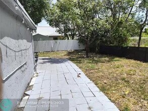 1021 NW 8th St in Hallandale Beach, FL - Building Photo - Building Photo