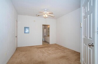 4305 Bayside Village Dr in Tampa, FL - Foto de edificio - Building Photo