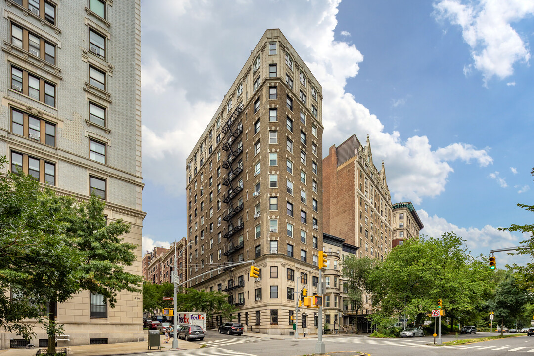 Cliff Haven in New York, NY - Building Photo