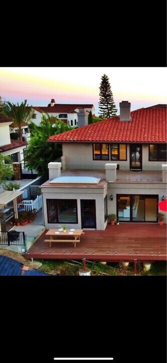 1528 Hawk View Dr in Encinitas, CA - Building Photo