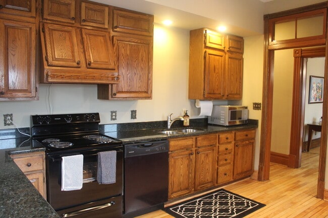 653 5th St E in St. Paul, MN - Building Photo - Building Photo