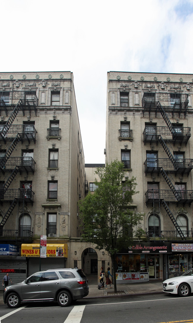 720-724 W 181st St in New York, NY - Foto de edificio - Building Photo