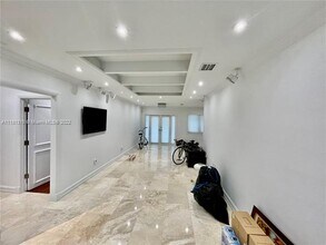 616 Tiziano Ave in Coral Gables, FL - Foto de edificio - Building Photo