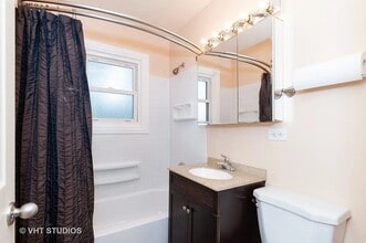 804 Tomahawk Trail in Round Lake Heights, IL - Foto de edificio - Building Photo