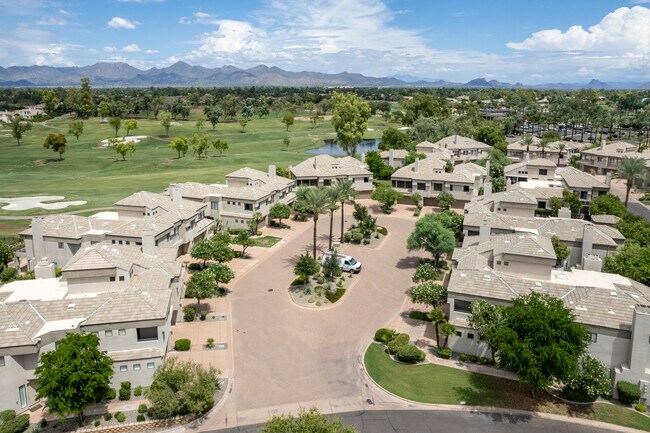 7400 E Gainey Club Dr in Scottsdale, AZ - Foto de edificio - Building Photo