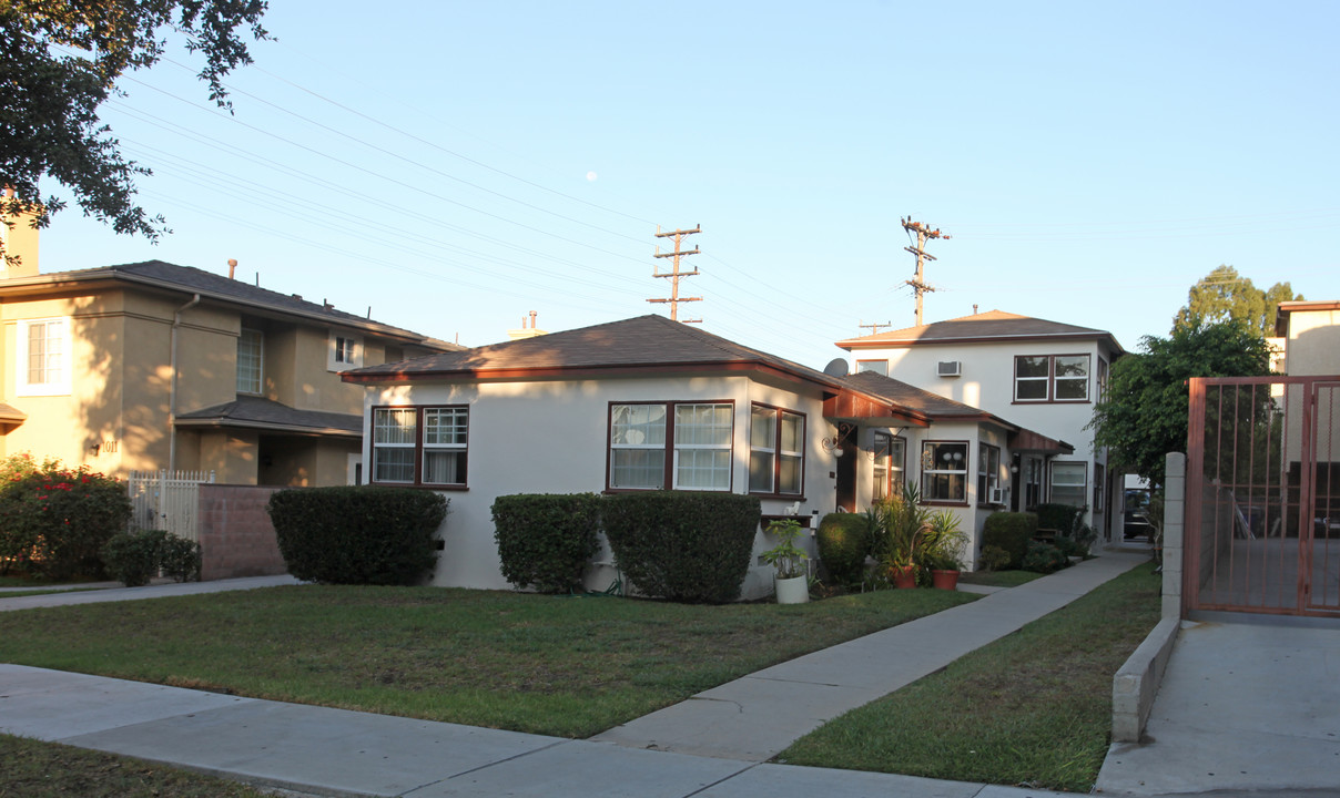 1015 Thompson Ave in Glendale, CA - Building Photo