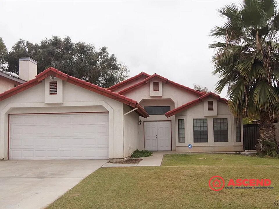 4613 Black Rock Mountain Ct in Bakersfield, CA - Foto de edificio