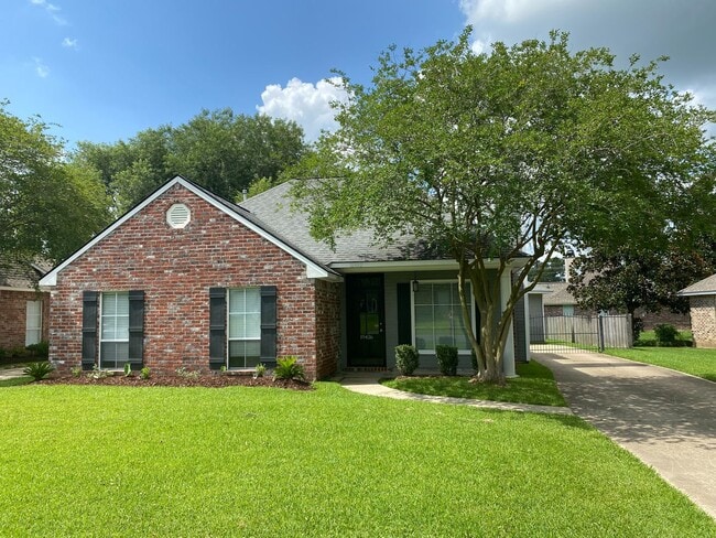 property at 18426 Lake Camellia Ave