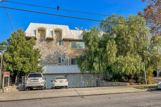 601 E Acacia Ave in Glendale, CA - Building Photo - Building Photo