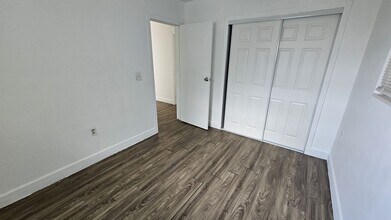 6241 Dawson St in Hollywood, FL - Building Photo - Building Photo