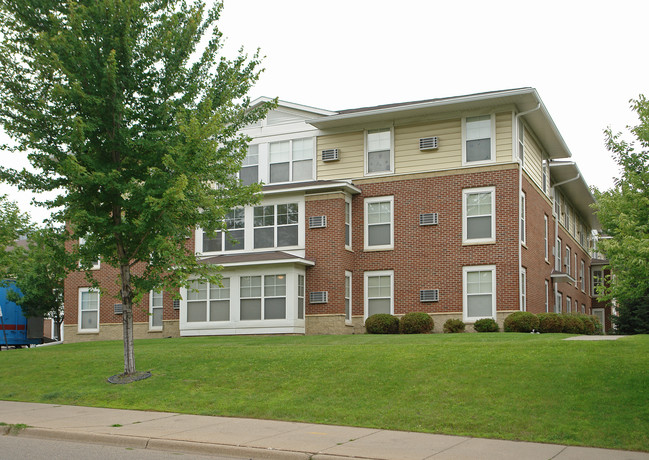 River Heights Terrace in South St. Paul, MN - Building Photo - Building Photo