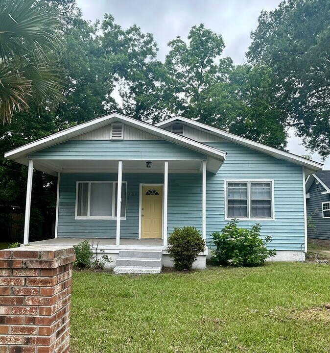 208 Brand St in Sumter, SC - Building Photo