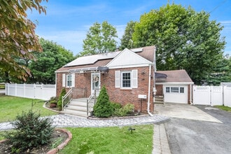 236 Knickerbocker Rd in Dumont, NJ - Building Photo - Building Photo