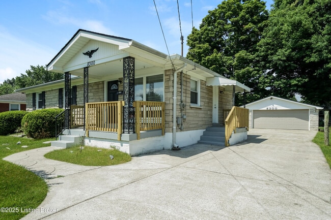 8300 Pandorea Dr in Louisville, KY - Building Photo - Building Photo