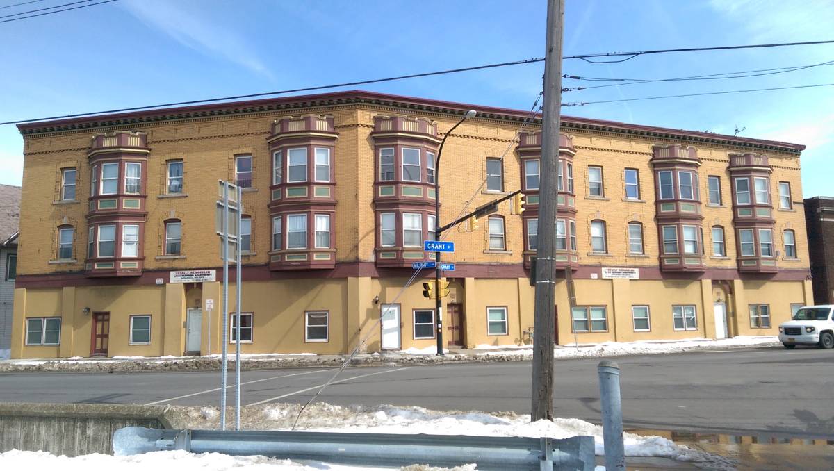 1073 Grant St in Buffalo, NY - Building Photo