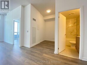 36 Forest Manor Rd in Toronto, ON - Building Photo - Building Photo