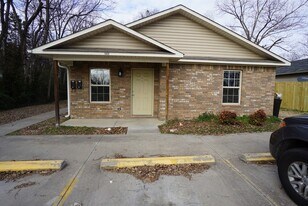 1409 Poplar St in Van Buren, AR - Building Photo