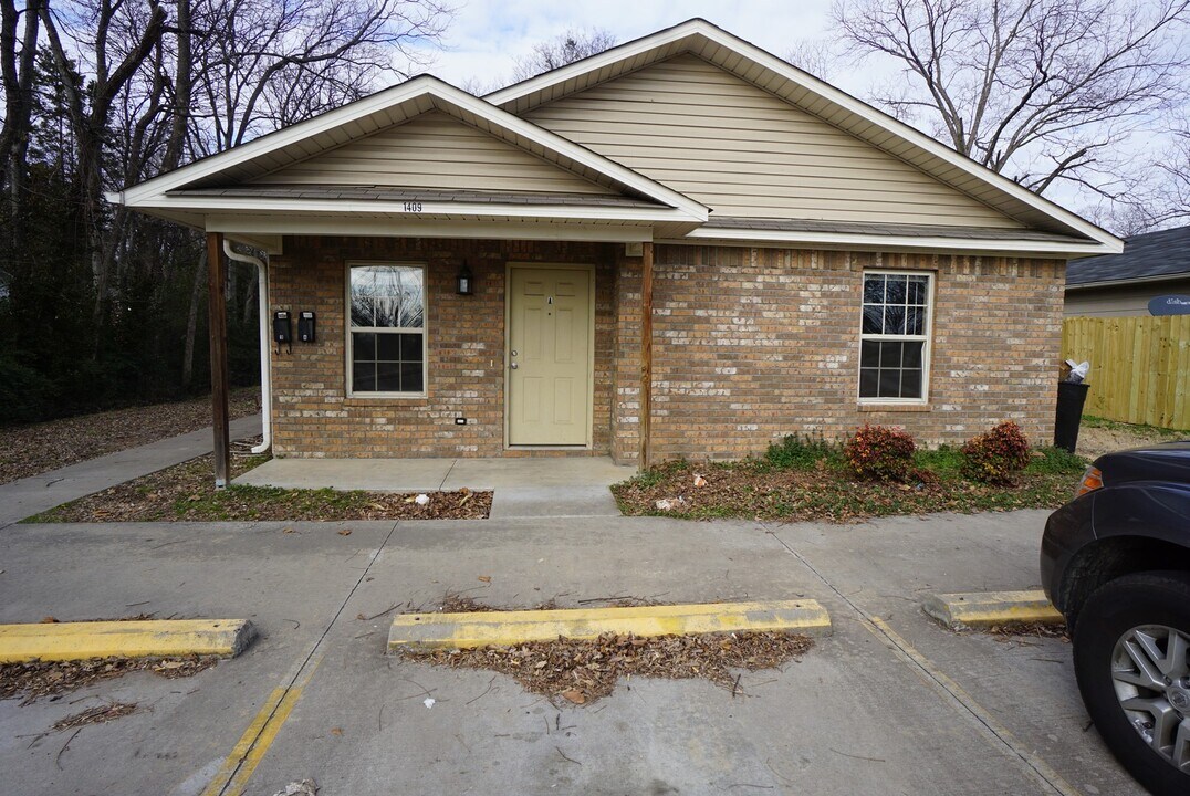 1409 Poplar St in Van Buren, AR - Building Photo