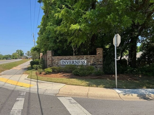 2331 Oxford Dr in Pensacola, FL - Foto de edificio - Building Photo