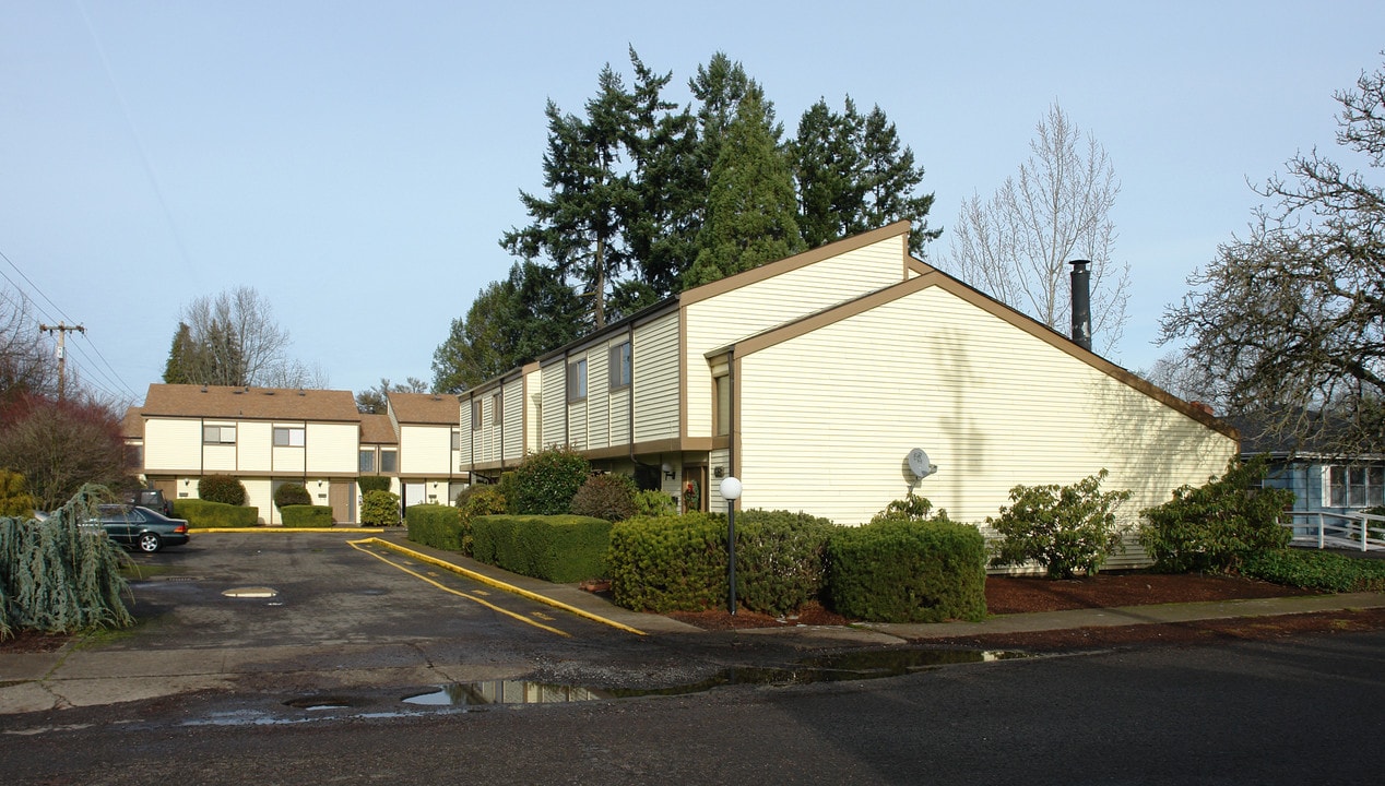 925 Coburg Rd in Eugene, OR - Foto de edificio