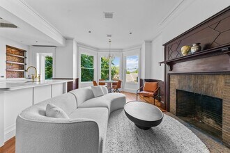 320 Tappan St, Unit 2 in Brookline, MA - Building Photo - Building Photo